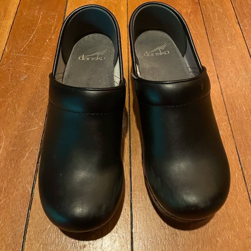Dansko 37 Women’s Clogs